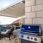 Insula Luxury Apartman *