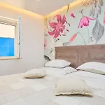 Insula Luxury
