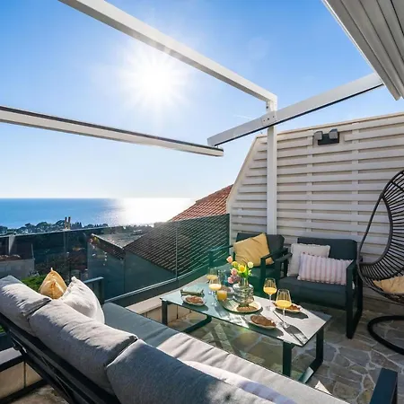 Insula Luxury *