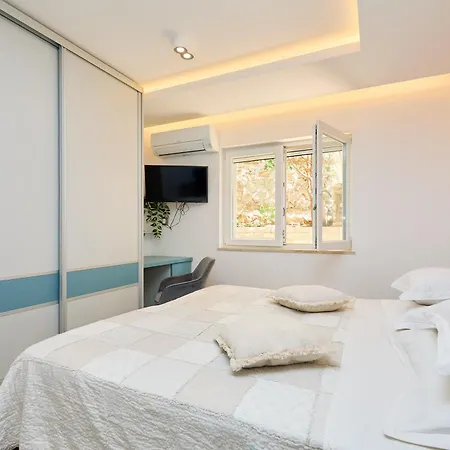 Insula Luxury Apartament *