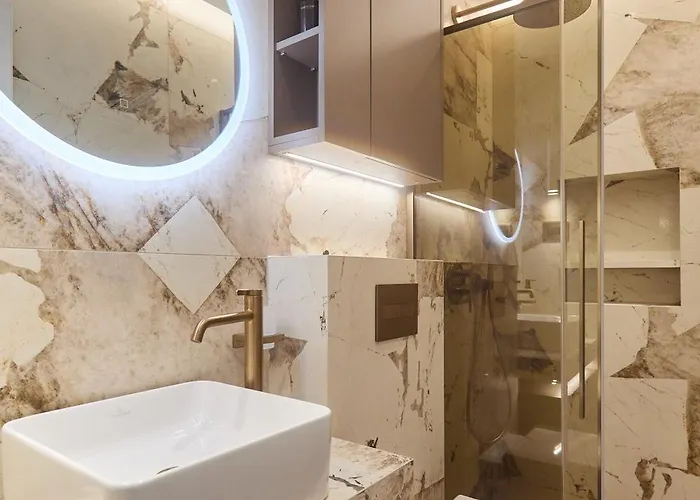 Insula Luxury 아파트